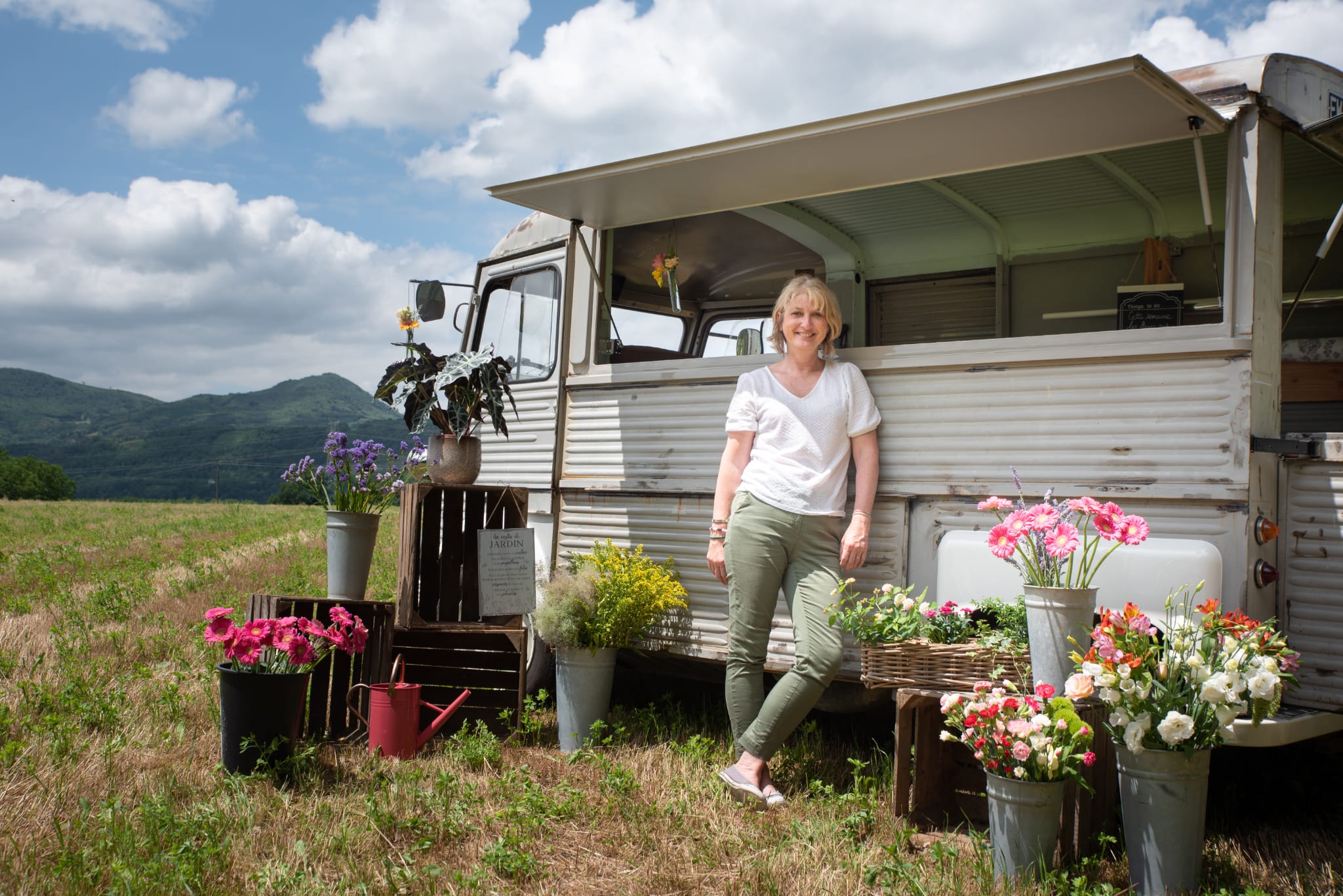 Fleuriste dans son camion itinérant